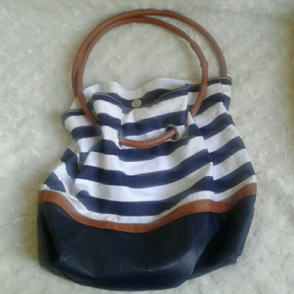 👜PAYLESS Striped Bag/Purse👜 💟